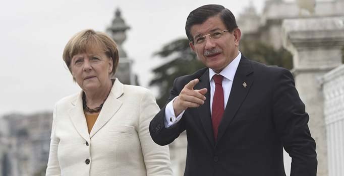 Merkel, Davutoğlu ile AB'den habersiz görüşüp taleplere 'evet' demiş