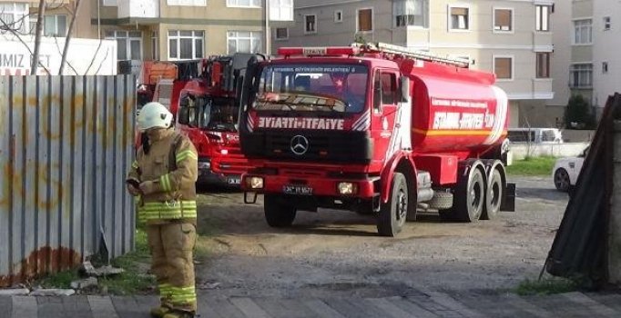 Üsküdar'da tadilat sırasında çatıda yangın çıktı