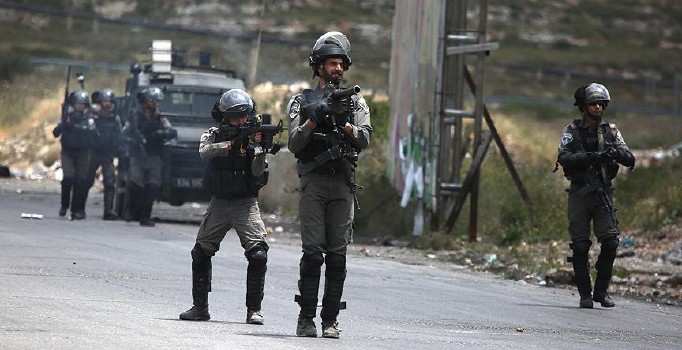 İsrail güçleri 17 Filistinliyi daha gözaltına aldı
