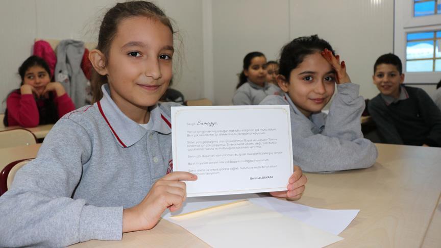 Berat Albayrak Ve Gül'ün Tebrik Kartları Öğrencileri Sevindirdi