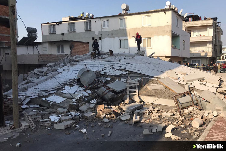 Mersin'de 5 katlı bir bina çöktü