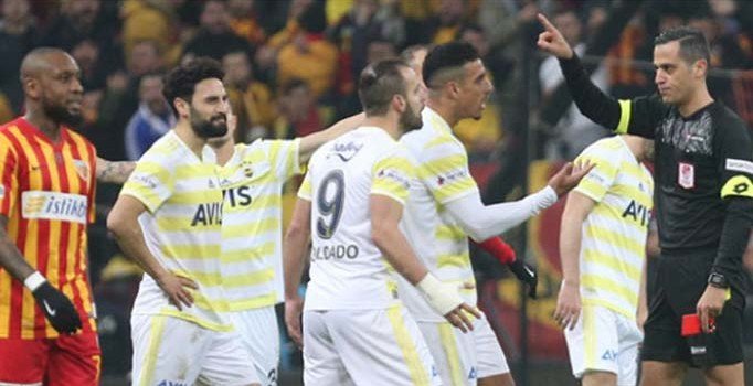 Sevgililer Günü'nde hakem isyanı