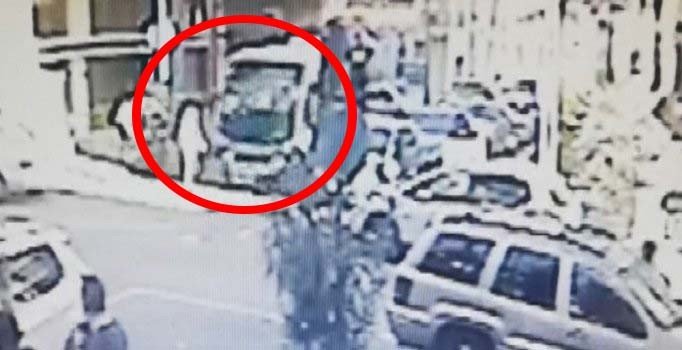 Maltepe'de güzergah dışına çıktığı belirtilen minibüs kadına çarptı