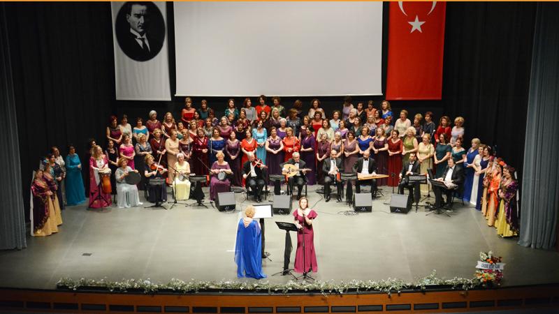 Nilüfer Kadın Korosu'nun konserine yoğun ilgi