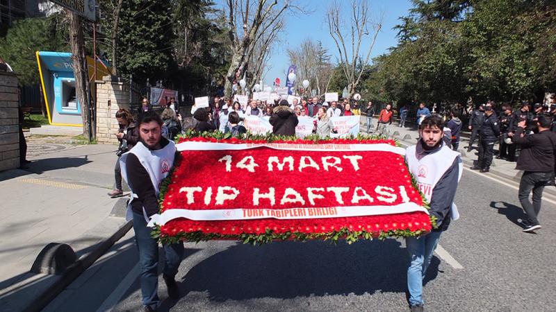 Kadıköy'de tıp bayramı yürüyüşü