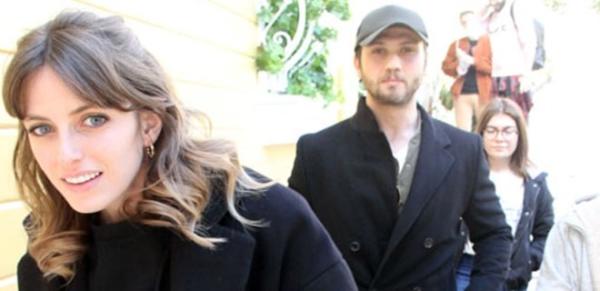 Aras Bulut İynemli ve Bige Önal çiftinden mutluluk pozu