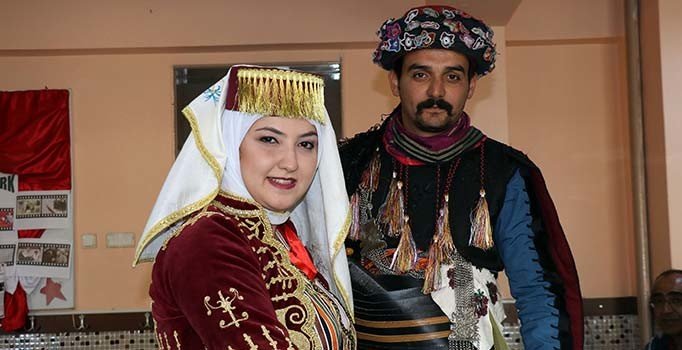 Türkiye'de demokrasi günü: Sandık başından renkli görüntüler