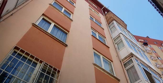 Kağıthane’de 1,5 yaşındaki bebek 6. kattan düştü