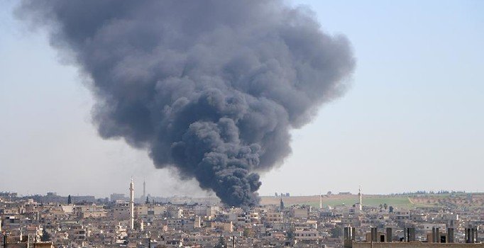 Esad rejimi ve İran güçlerinin İdlib'e saldırıları sürüyor