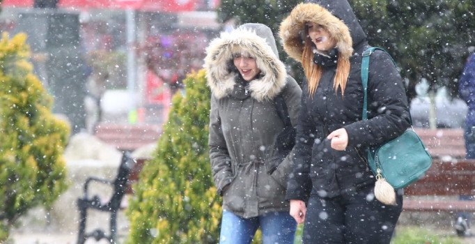 Sıcaklıklar 10 derece birden düşecek: Kar geri geliyor