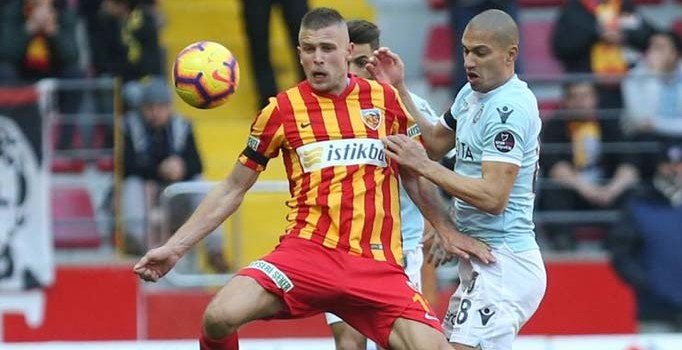 Lider Başakşehir Kayseri'de yara aldı