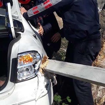 Trabzon’da feci kaza, karnına bariyer saplandı