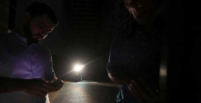 Venezuela'da yeni elektrik krizi: Eğitime 24 saat ara verildi