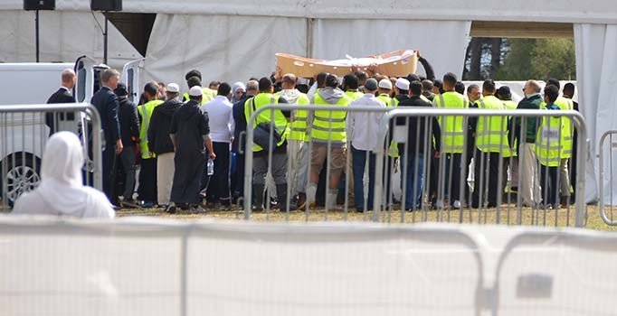 Yeni Zelanda'da ilk cenazeler toprağa verildi