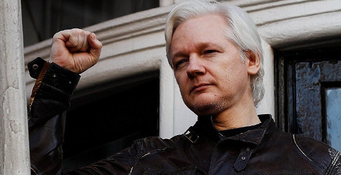Wikileaks'ten Assange iddiası: Saatler içinde elçilikten çıkarılacak