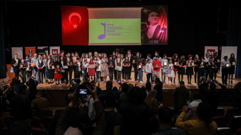 Genç yetenekler ödüllerini aldı