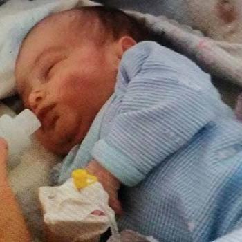 Annesinin elinden düşen bebek hayatını kaybetti