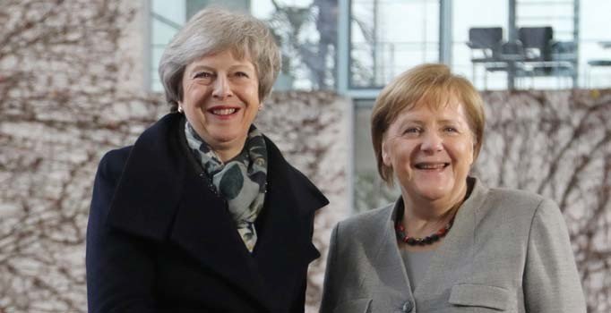 Theresa May Berlin'e gidiyor: Merkel ile Brexit’i görüşecek