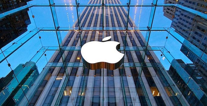 İki Çinli elmayı ‘yedi’