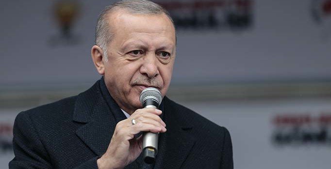 Cumhurbaşkanı Erdoğan balkon konuşması yapıyor