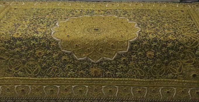 Altın ve yakut işlemeli halıyı satarken yakalandılar