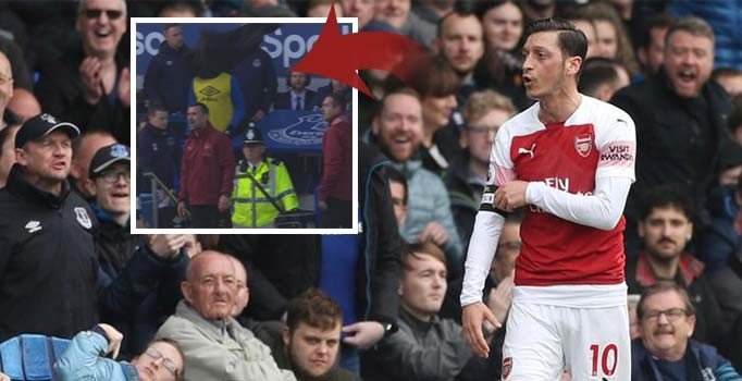 Mesut Özil, Unai Emery'e montunu fırlattı