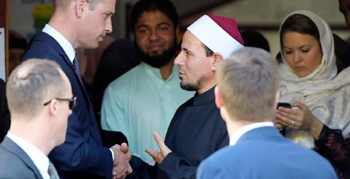 Prens William'dan Nur Camisi'ne ziyaret