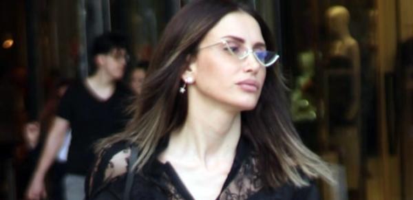 Emina Jahovic'in yüklü alışverişi