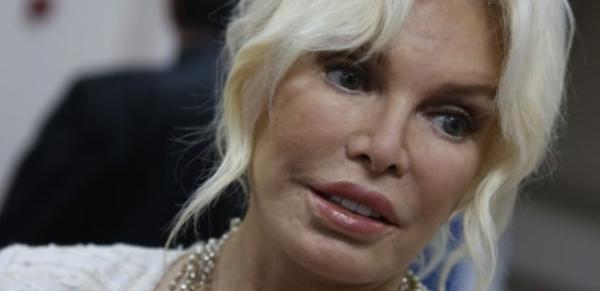 Ajda Pekkan 'altın su' uygulamasına başvurdu