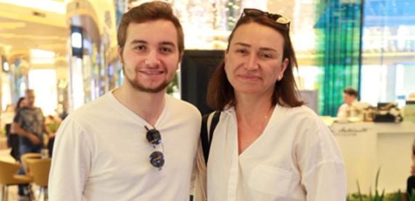 Demet Akbağ oğluyla alışverişe çıktı