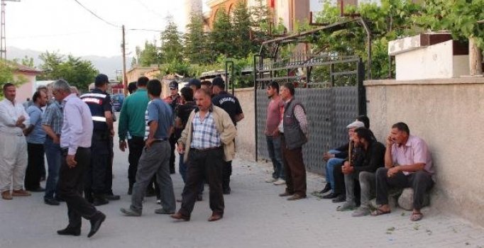 Köy meydanında silahlı kavga: 3 ölü 7 yaralı