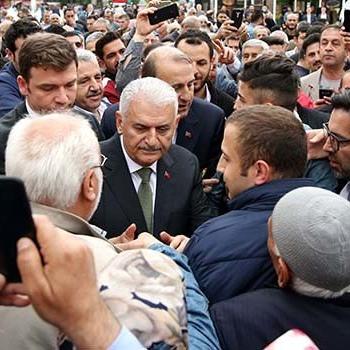 Operadaki 'Her şey çok güzel olacak' sloganlarına cevap: Bizi sevmeyenleri de seviyoruz