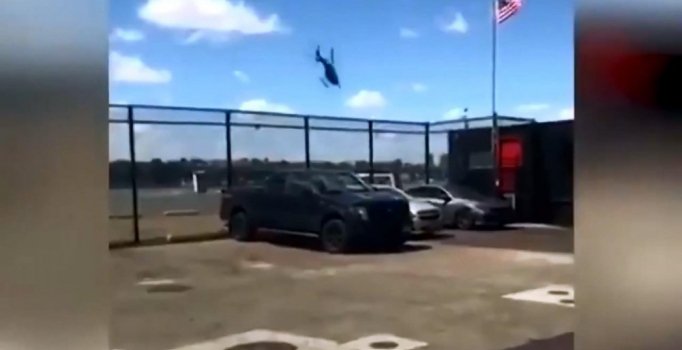 New York'ta helikopter nehre düştü
