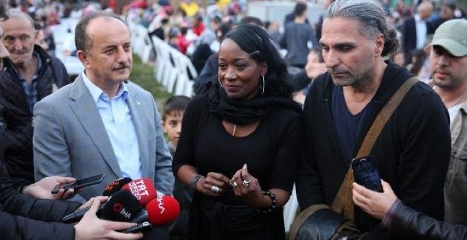 Amerikalı ünlü sanatçı ilk iftarını Bağcılar’da yaptı