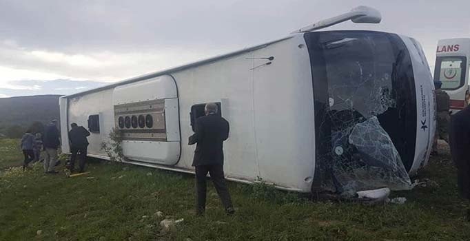 Tokat'ta cenazeden dönenleri taşıyan otobüs kaza yaptı: 2 ölü, 10 yaralı
