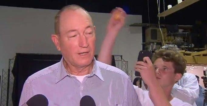 Kafasına yumurta yiyen İslam karşıtı siyasetçi Fraser Anning, seçimi kazanamadı