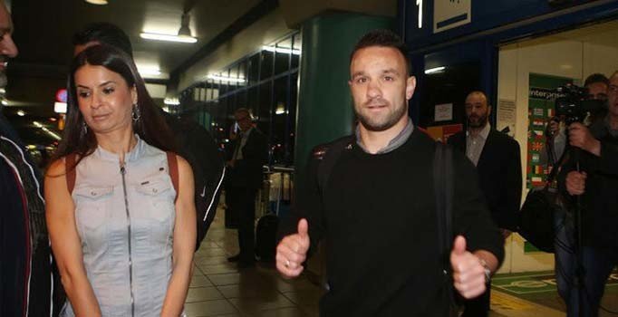 Valbuena imza için Yunanistan'da
