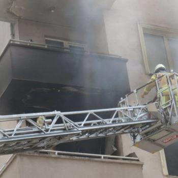 Kadıköy'de yangın: Anne baba öldü, engelli oğulları kurtarıldı