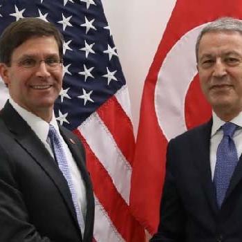 Brüksel'de kritik görüşme: Akar ile Esper NATO Karargahı'nda bir araya geldi