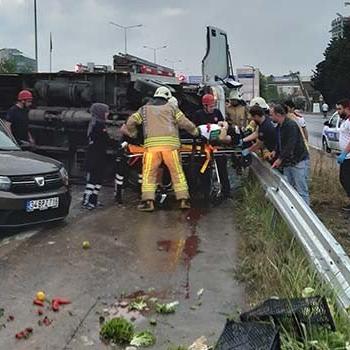 D-100'de zincirleme kaza: İstanbul'a yağmur düştü, araçlar birbirine girdi