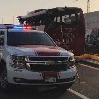 Dubai'de Turistleri taşıyan otobüs direğe çarptı: 17 ölü