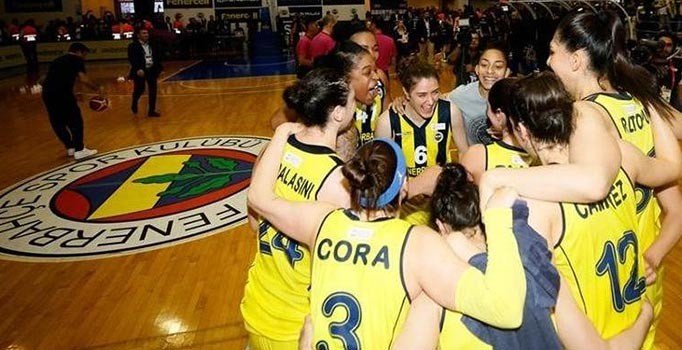 Fenerbahçe Kadın Basketbol Takımı'nda imza şov