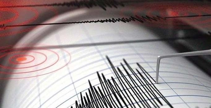 Endonezya'da 5,8 büyüklüğünde deprem