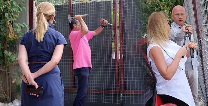 Kadın avukatı güçlendirilmiş kapı bile durduramadı