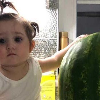 Bebeğini böyle serinletti