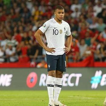 Mbappe, Kaldırım’a takıldı