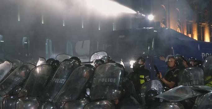 Gürcistan'da Rus karşıtı protestolar ikinci gününde devam ediyor