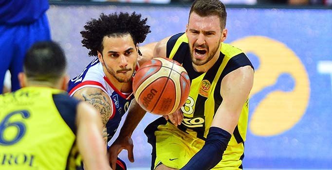 Tahkim Kurulu Fenerbahçe Beko'ya verilen cezayı erteledi