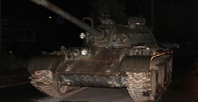 Sarhoş adam Rus tankıyla Polonya kasabasını bastı