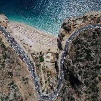 Tatilciler akın akın Kaputaş plajına gidiyor